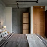 Lohonostays Villa Amani 8A