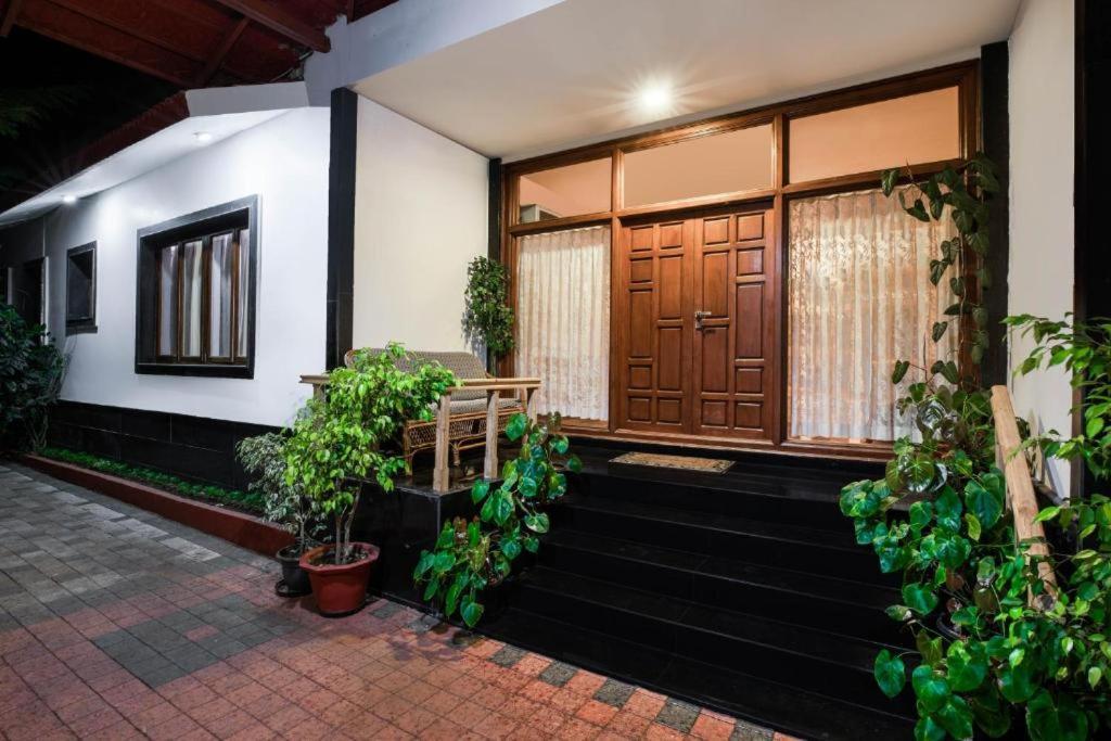 Mansarovar Bed & Breakfast *