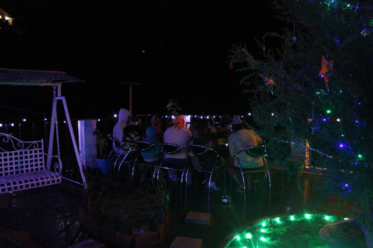 Oaks Homestay *